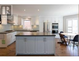 35 VERSAILLES COURT, Richmond Hill, Ontario