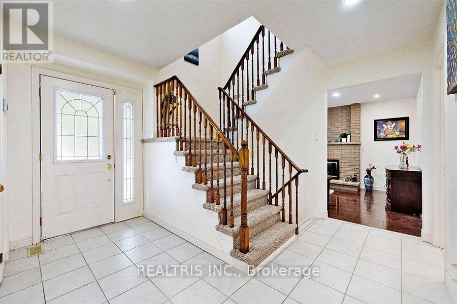 68 Gretman Crescent, Markham, Ontario  L3T 5M2 - Photo 3 - N13112446