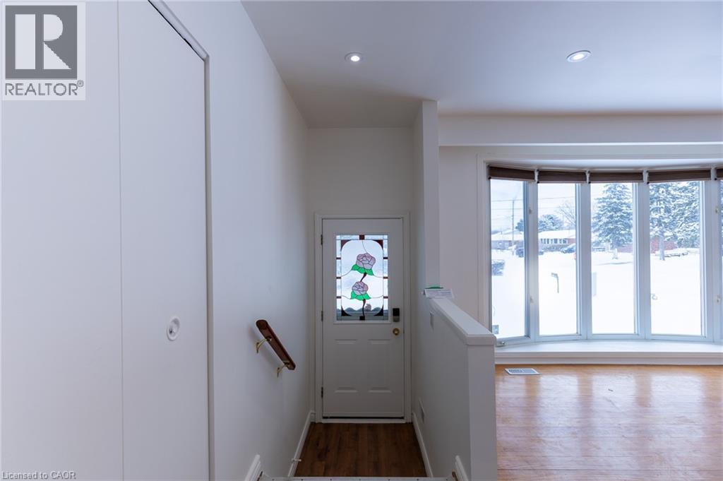 1 ELDRID Court Unit# Main, Grimsby, Ontario
