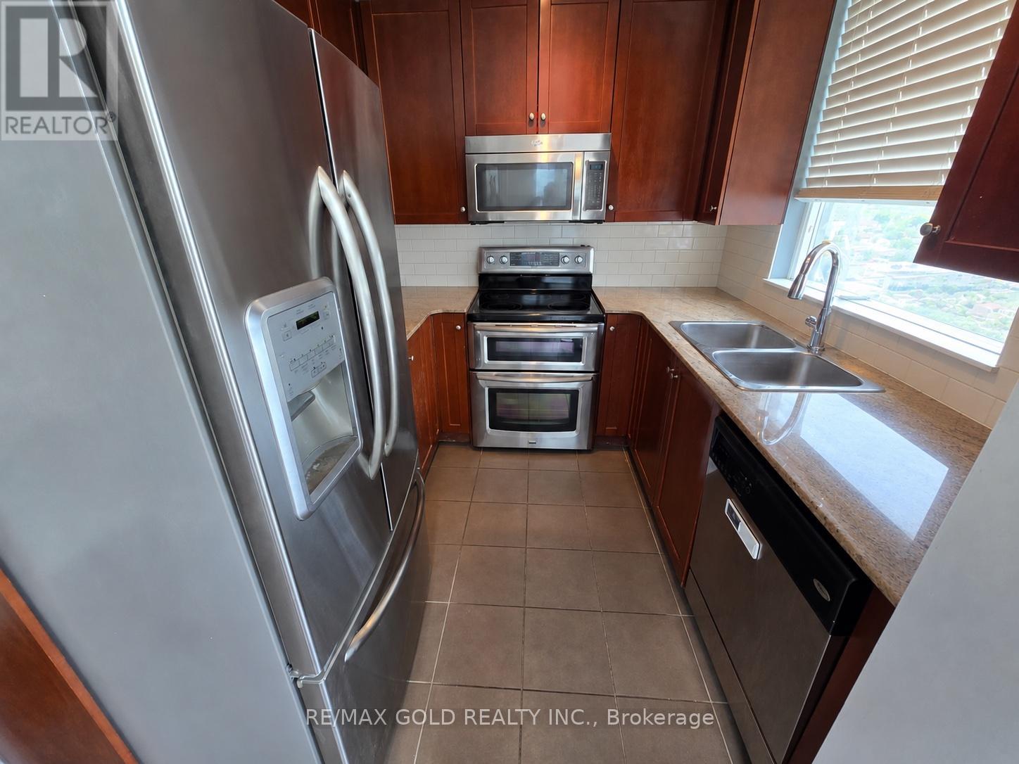 1607 - 3504 Hurontario Street, Mississauga, Ontario  L5B 0B9 - Photo 9 - W13103232