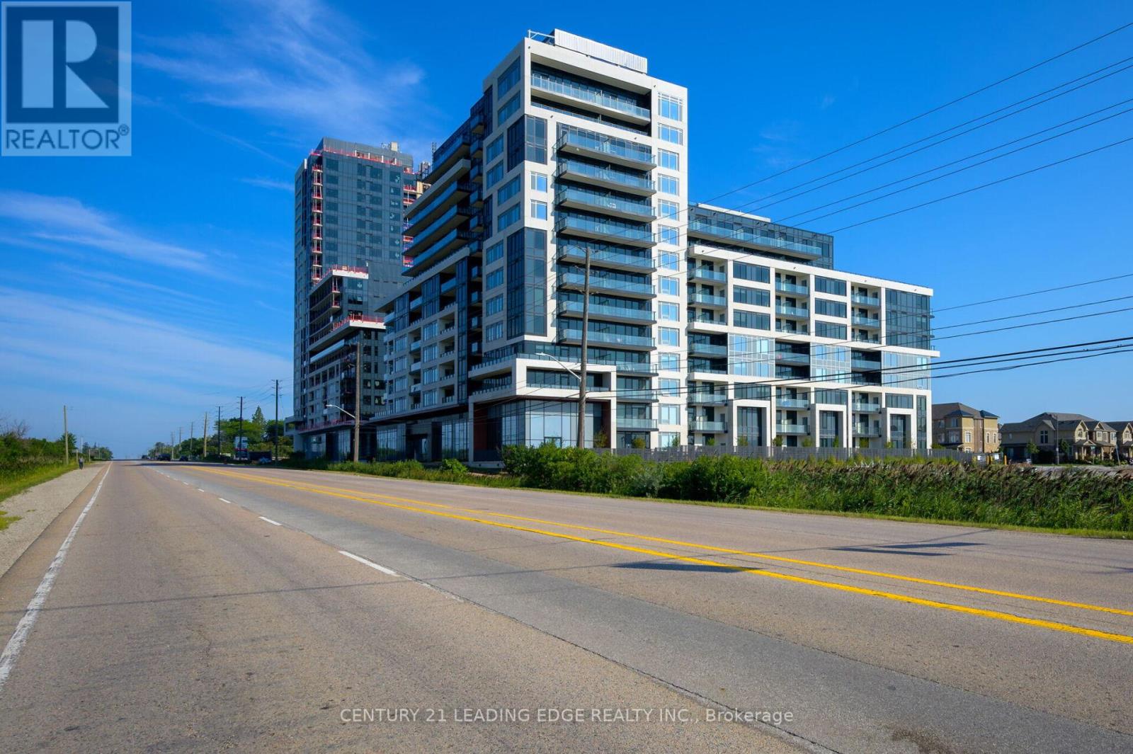 825 - 3200 William Coltson Avenue, Oakville, Ontario  L6H 7W6 - Photo 2 - W13112360