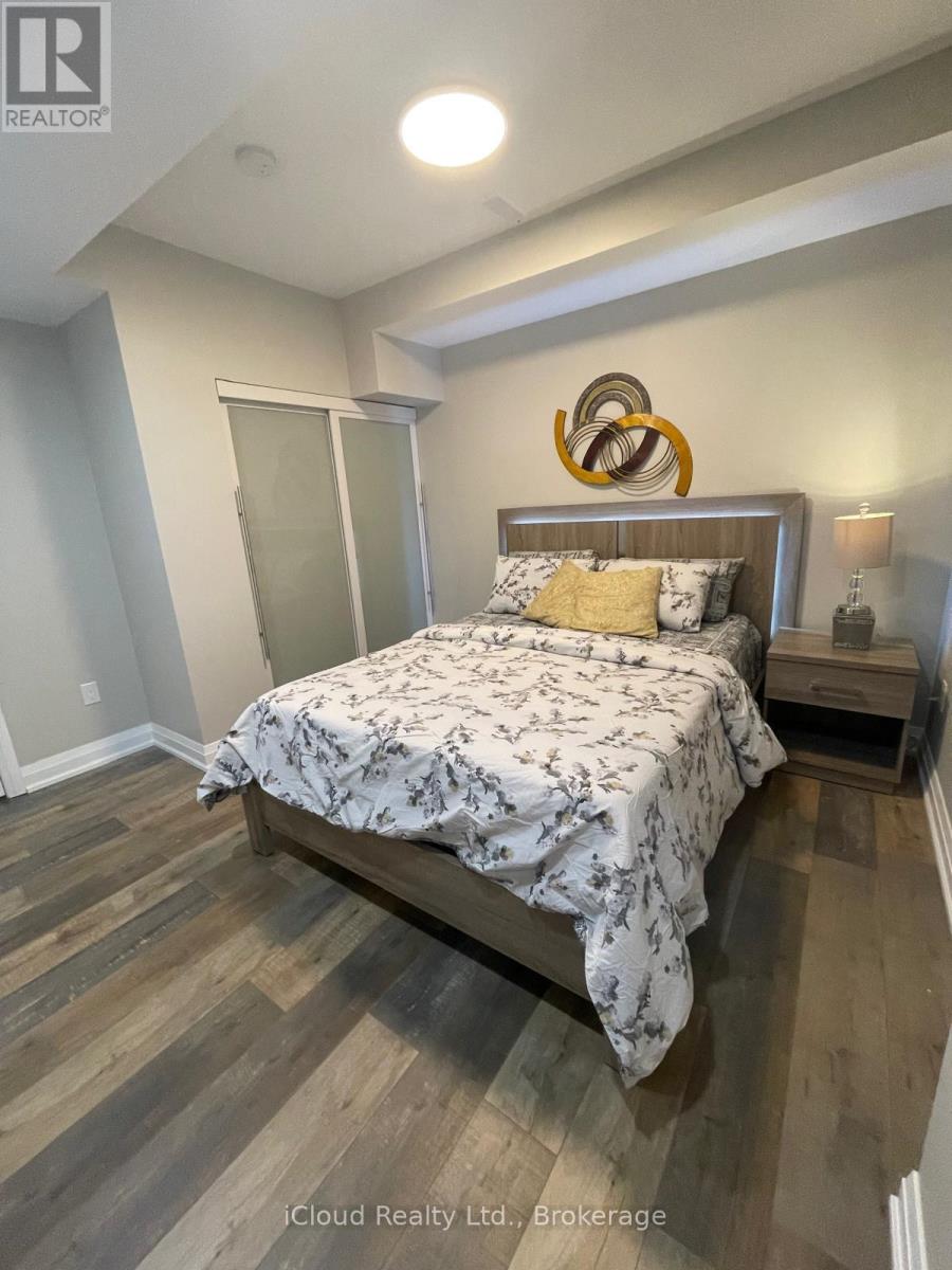 1438 Everest Crescent, Oakville, Ontario  L6H 3S4 - Photo 2 - W13112368
