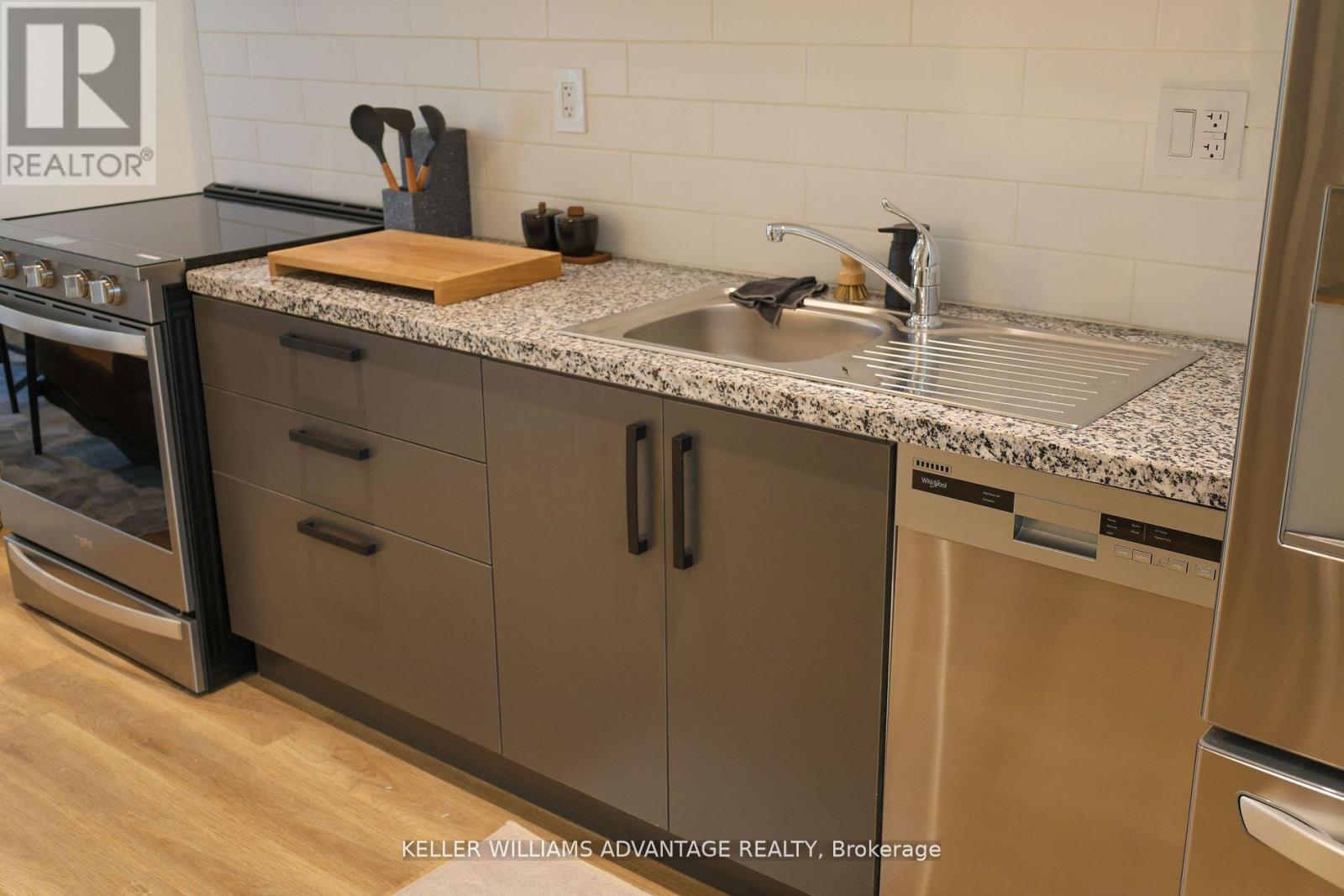 Unit 4 - 12 Batavia Avenue, Toronto, Ontario  M6N 4A2 - Photo 3 - W13112372