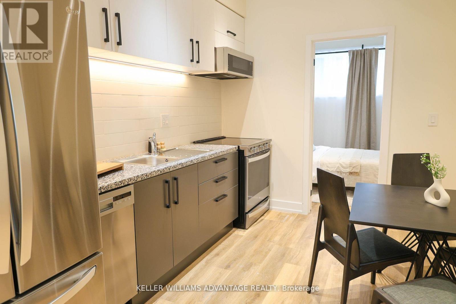 Unit 4 - 12 Batavia Avenue, Toronto, Ontario  M6N 4A2 - Photo 4 - W13112372