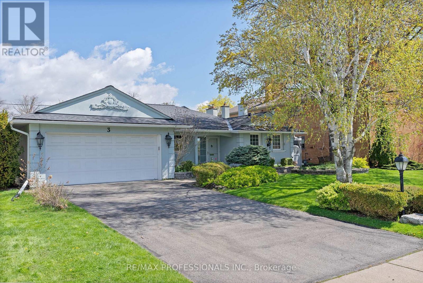 3 CONIFER DRIVE