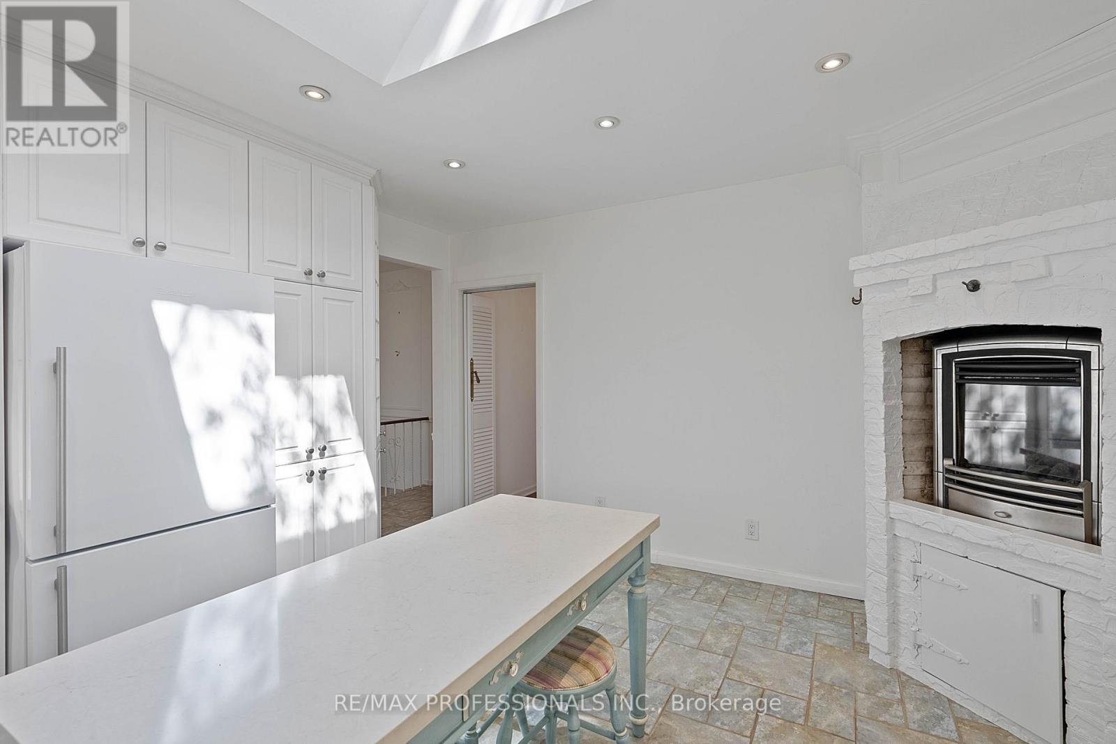 3 Conifer Drive, Toronto, Ontario  M9C 1X3 - Photo 16 - W13112400
