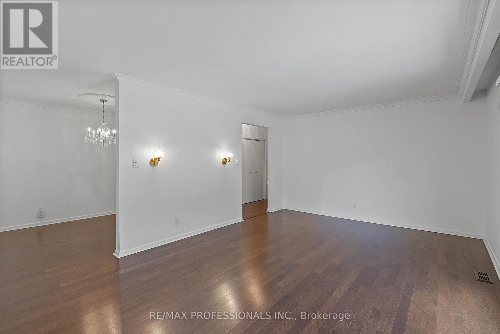 3 Conifer Drive, Toronto, Ontario  M9C 1X3 - Photo 9 - W13112400