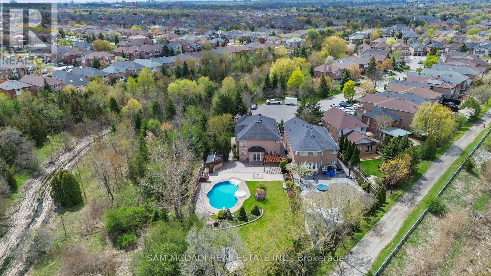 1159 Barnswallow Court, Mississauga, Ontario  L5V 2J6 - Photo 4 - W13112422