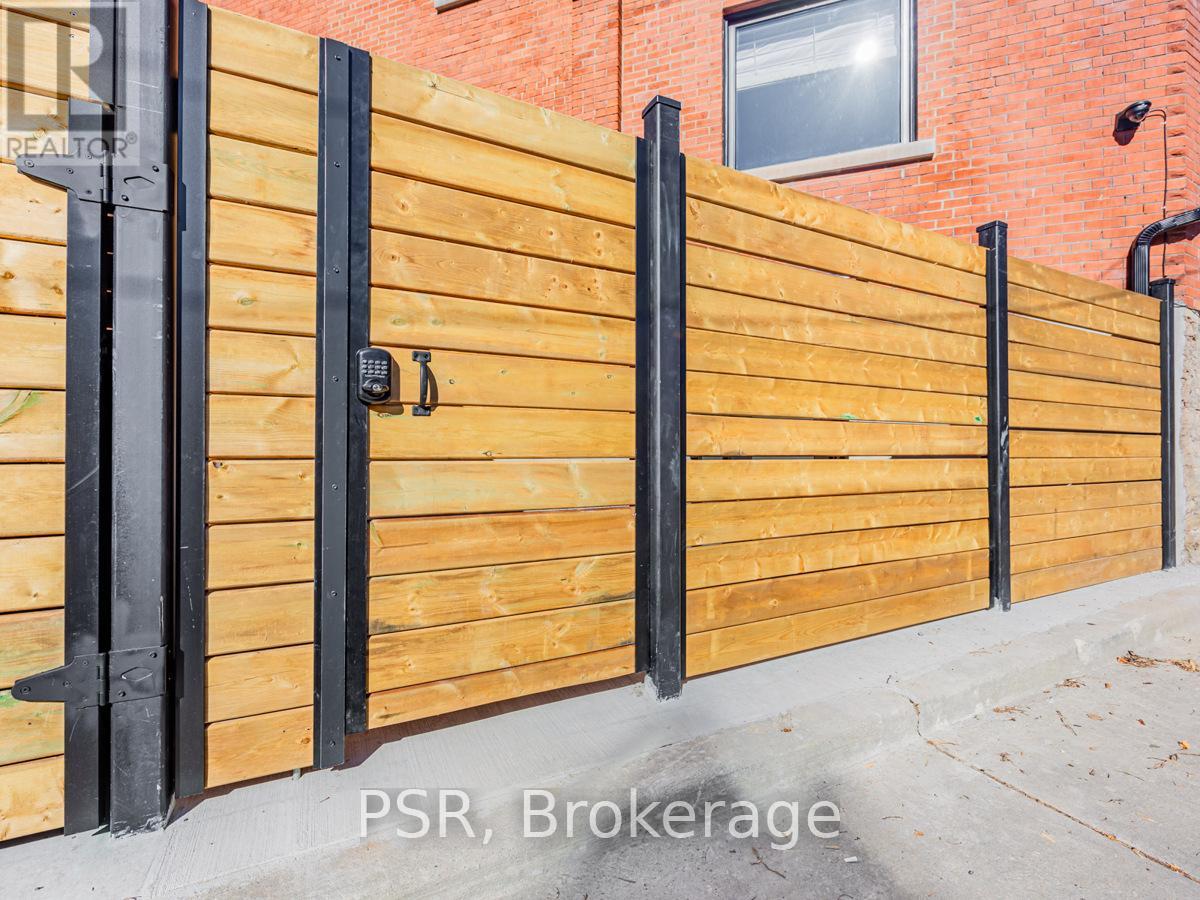 B - 33 Parkway Avenue, Toronto, Ontario  M6R 1T6 - Photo 23 - W13112448