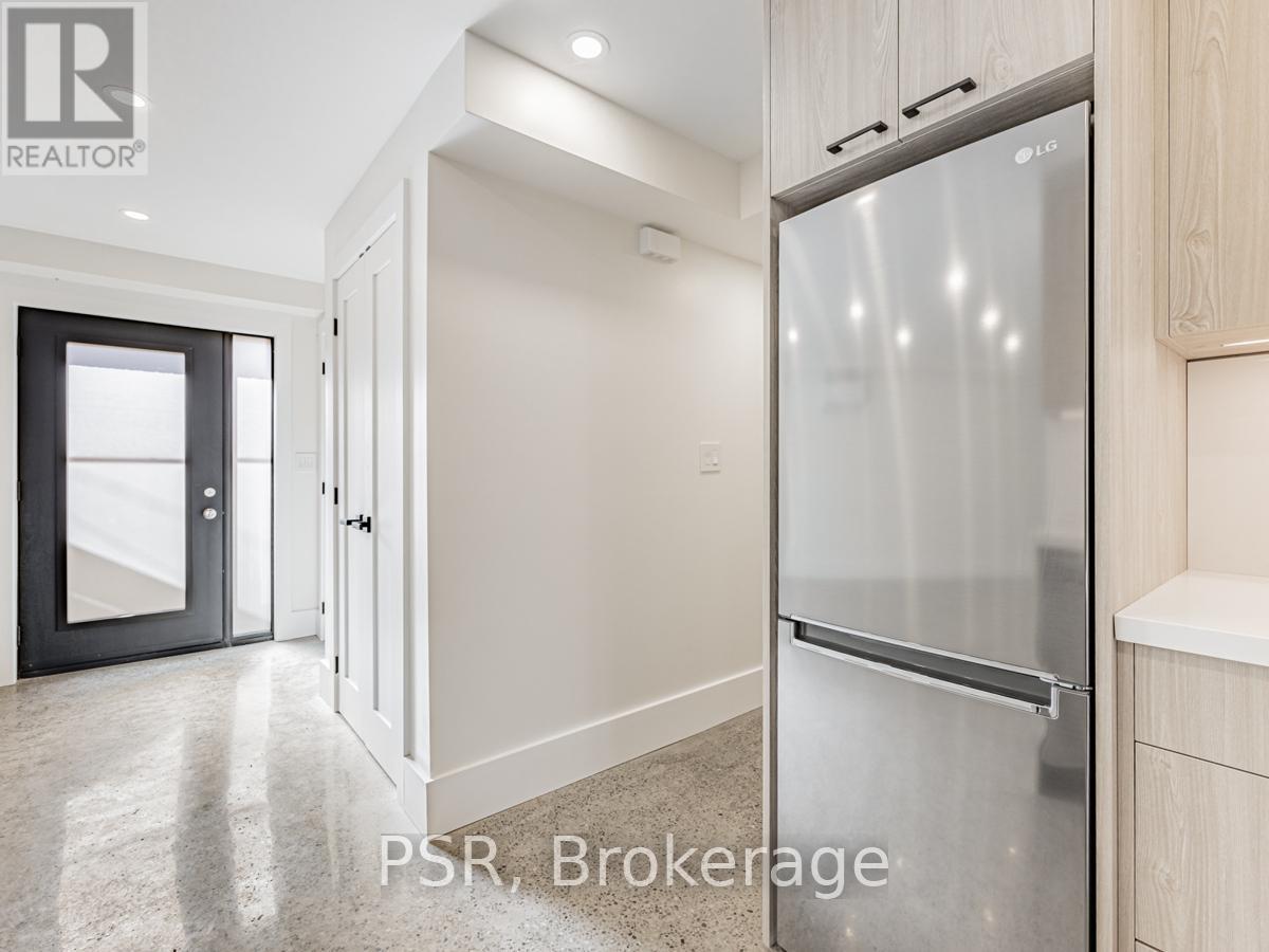 B - 33 Parkway Avenue, Toronto, Ontario  M6R 1T6 - Photo 5 - W13112448