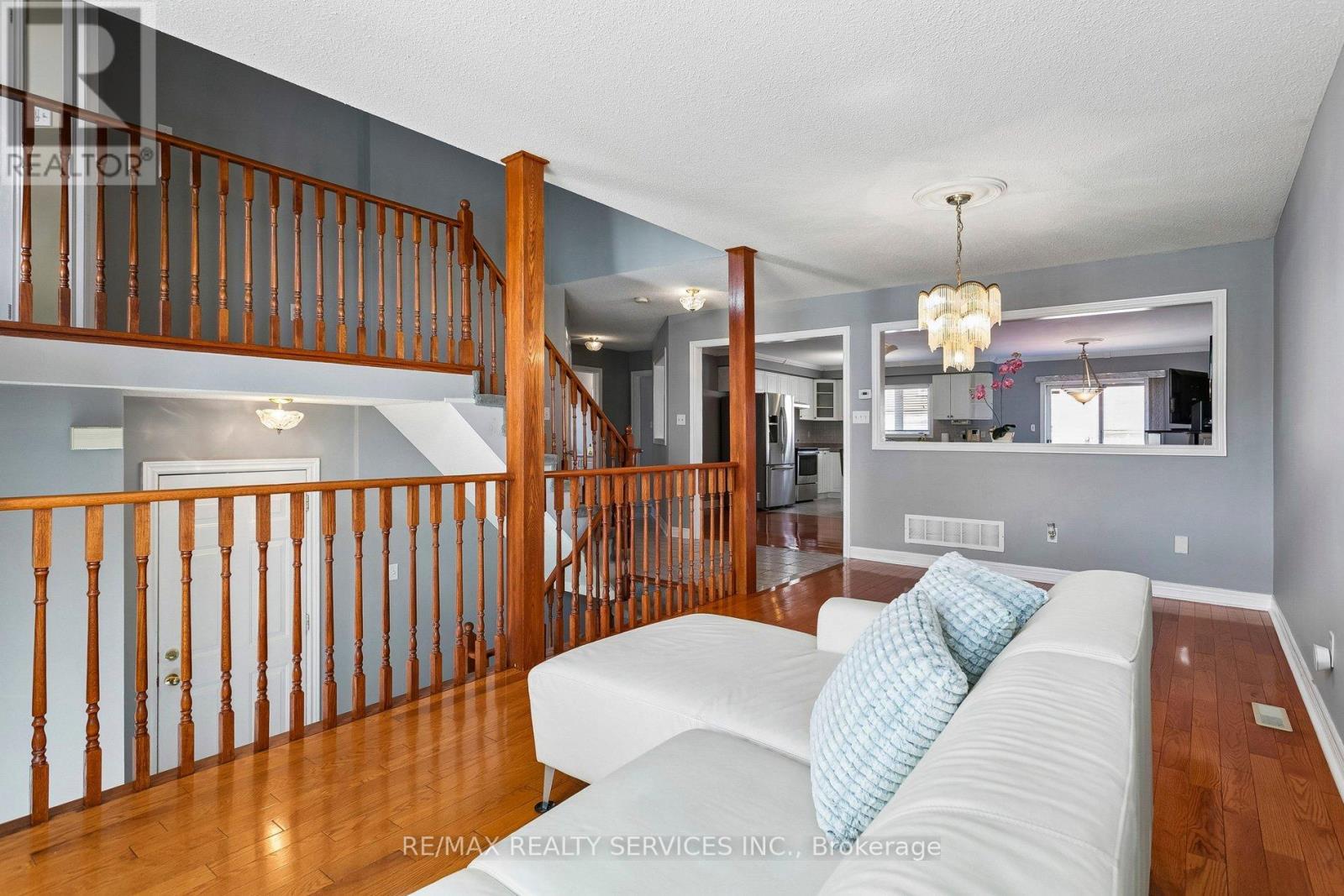 12 Goldie Avenue, Brampton, Ontario  L7A 2C8 - Photo 11 - W13112456