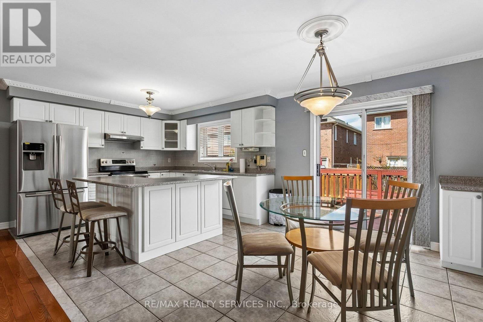 12 Goldie Avenue, Brampton, Ontario  L7A 2C8 - Photo 14 - W13112456