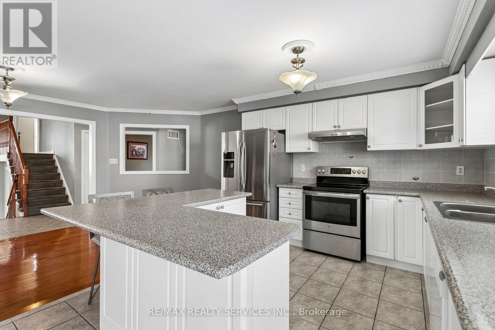 12 Goldie Avenue, Brampton, Ontario  L7A 2C8 - Photo 17 - W13112456