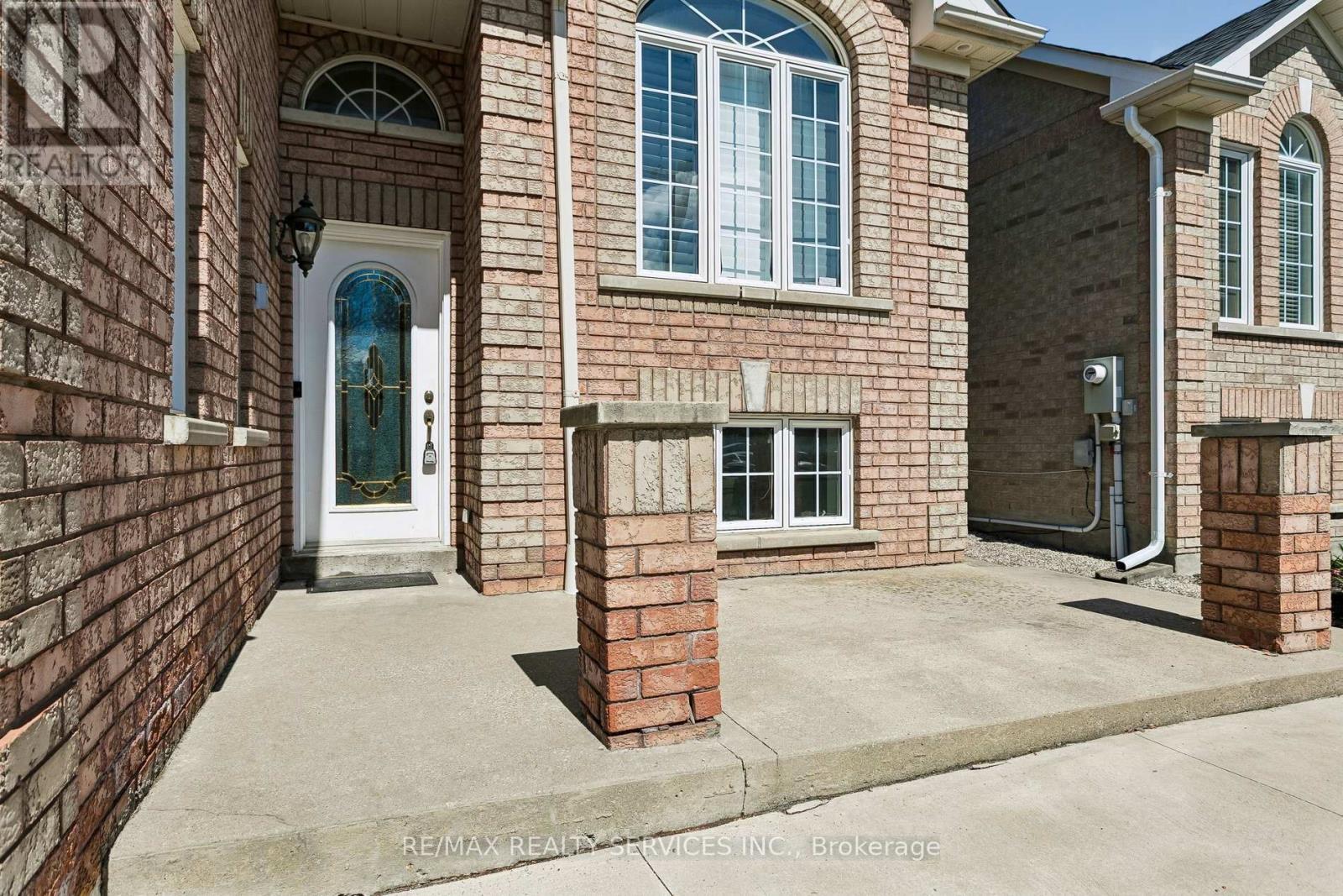 12 Goldie Avenue, Brampton, Ontario  L7A 2C8 - Photo 3 - W13112456