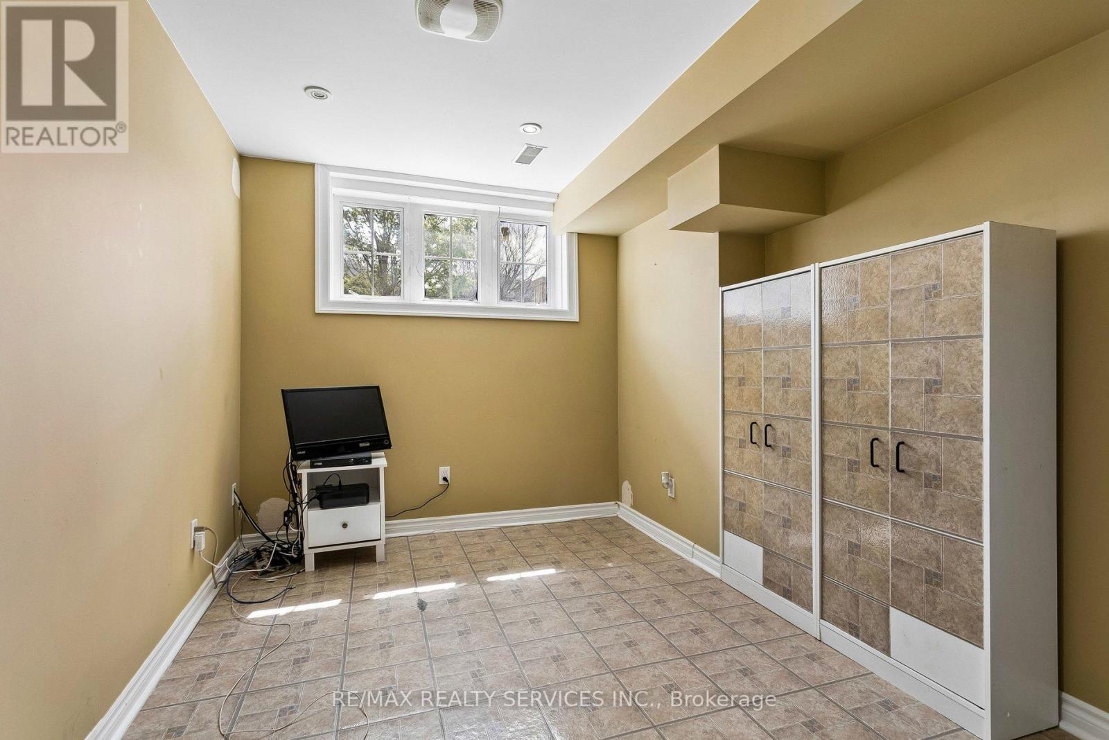 12 Goldie Avenue, Brampton, Ontario  L7A 2C8 - Photo 42 - W13112456