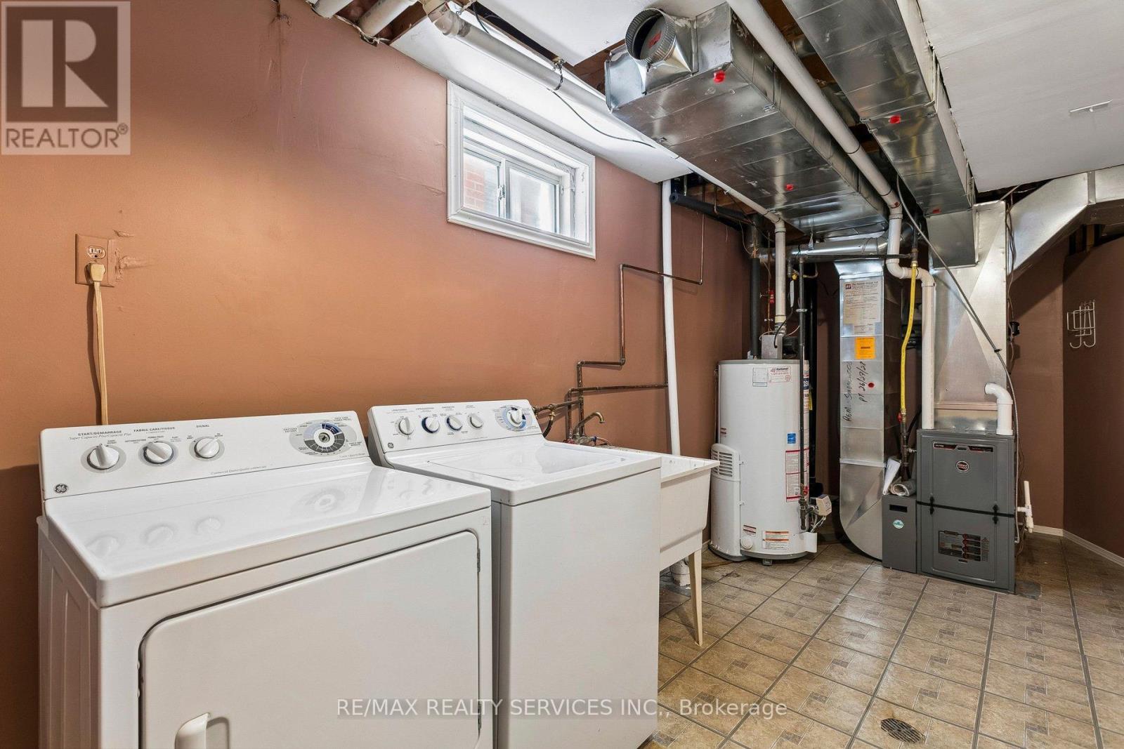 12 Goldie Avenue, Brampton, Ontario  L7A 2C8 - Photo 46 - W13112456