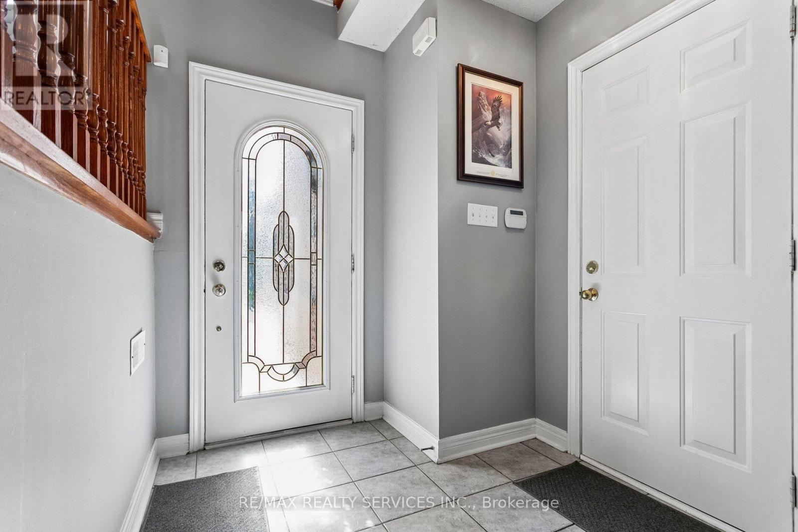 12 Goldie Avenue, Brampton, Ontario  L7A 2C8 - Photo 6 - W13112456