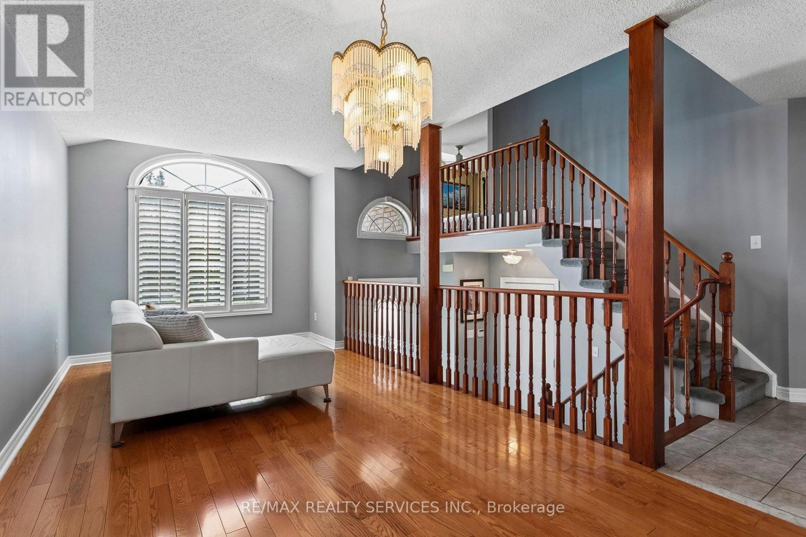 12 Goldie Avenue, Brampton, Ontario  L7A 2C8 - Photo 8 - W13112456