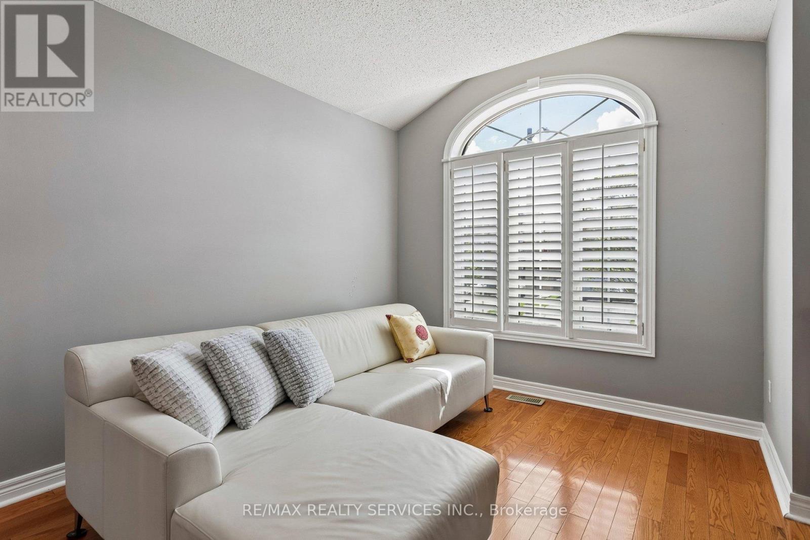12 Goldie Avenue, Brampton, Ontario  L7A 2C8 - Photo 9 - W13112456