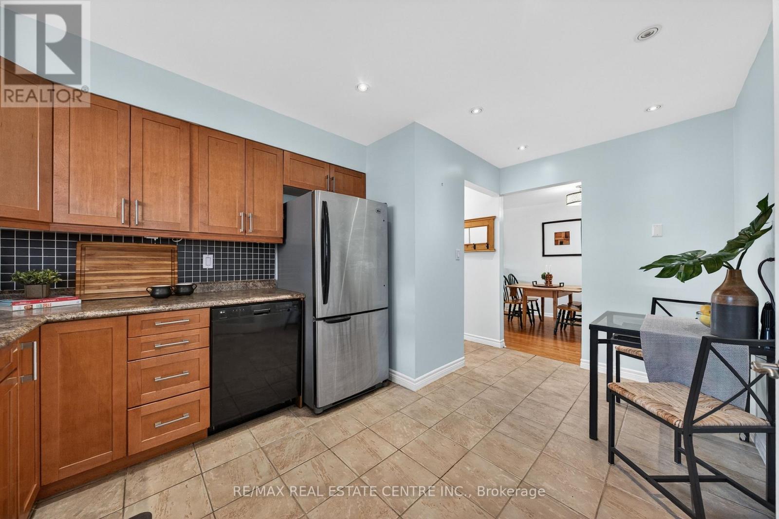 1177 Westerdam Road, Mississauga, Ontario  L4Y 2H3 - Photo 12 - W13112472