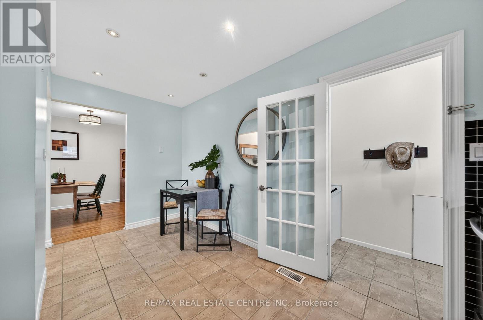 1177 Westerdam Road, Mississauga, Ontario  L4Y 2H3 - Photo 13 - W13112472