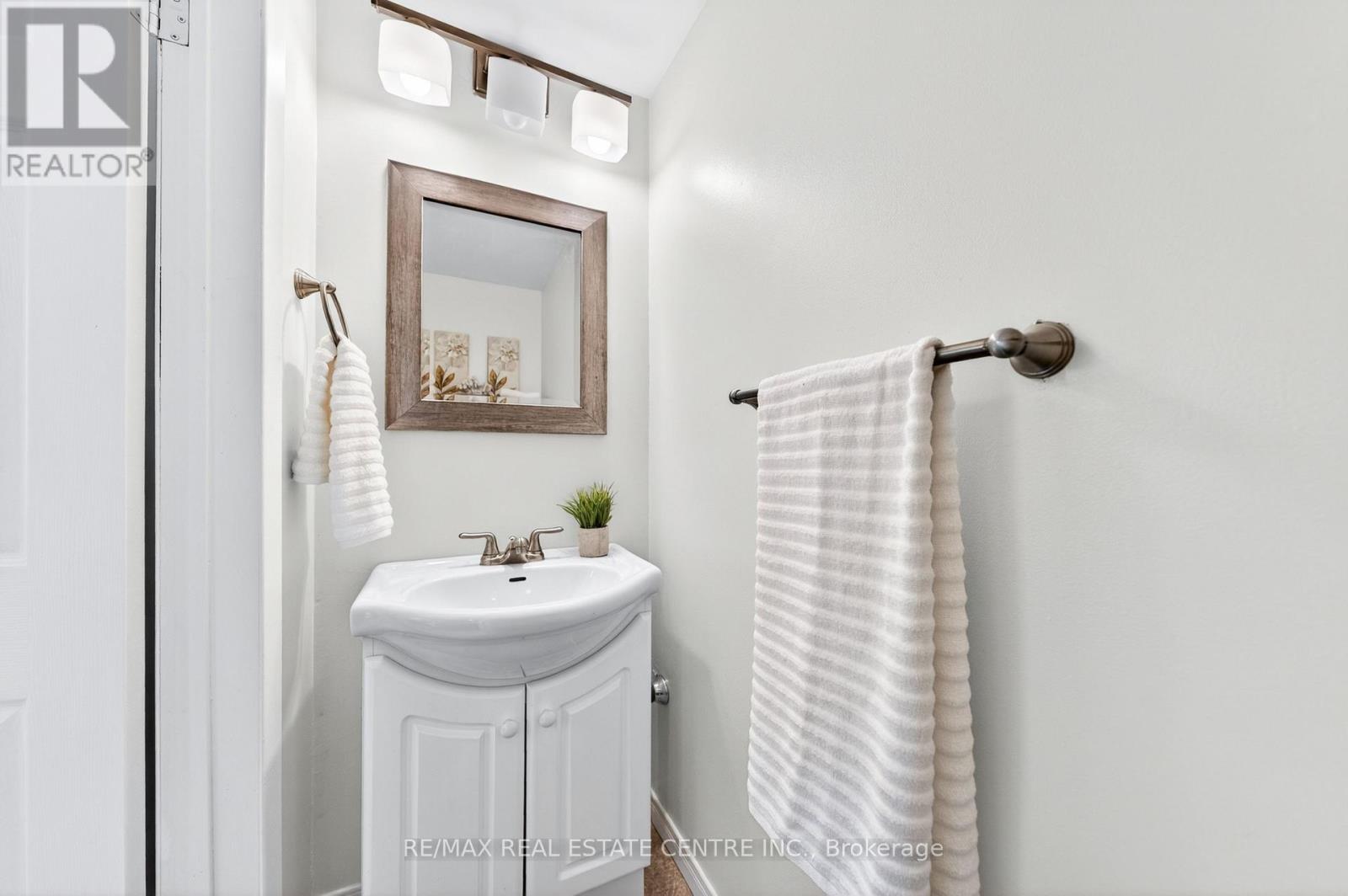 1177 Westerdam Road, Mississauga, Ontario  L4Y 2H3 - Photo 19 - W13112472