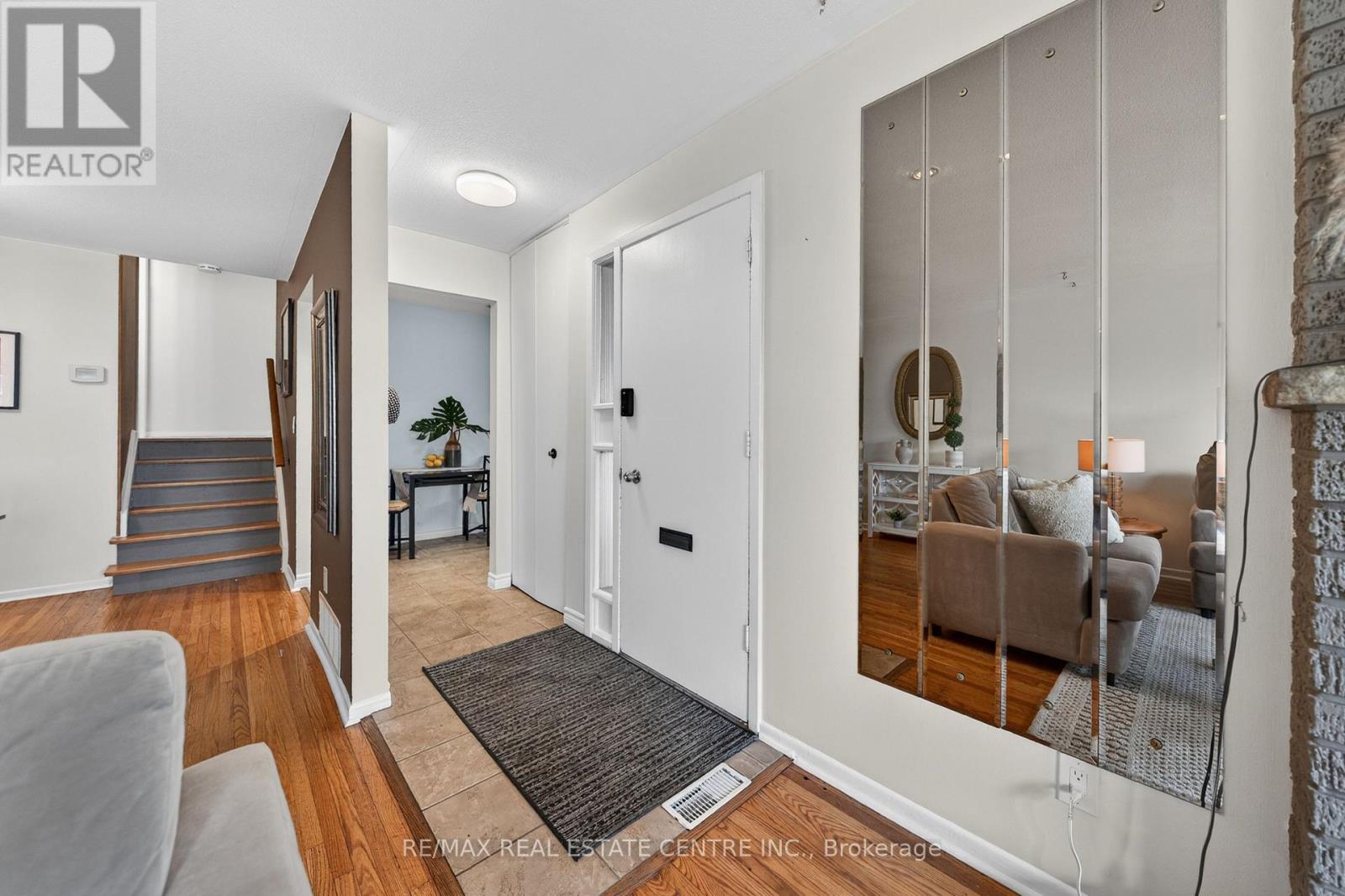 1177 Westerdam Road, Mississauga, Ontario  L4Y 2H3 - Photo 3 - W13112472