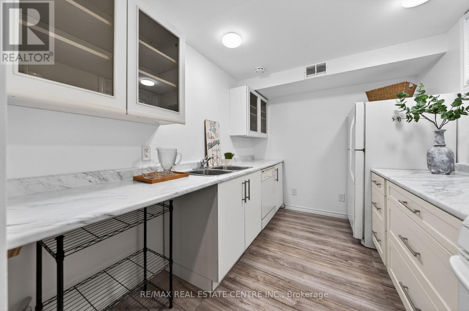1177 Westerdam Road, Mississauga, Ontario  L4Y 2H3 - Photo 33 - W13112472