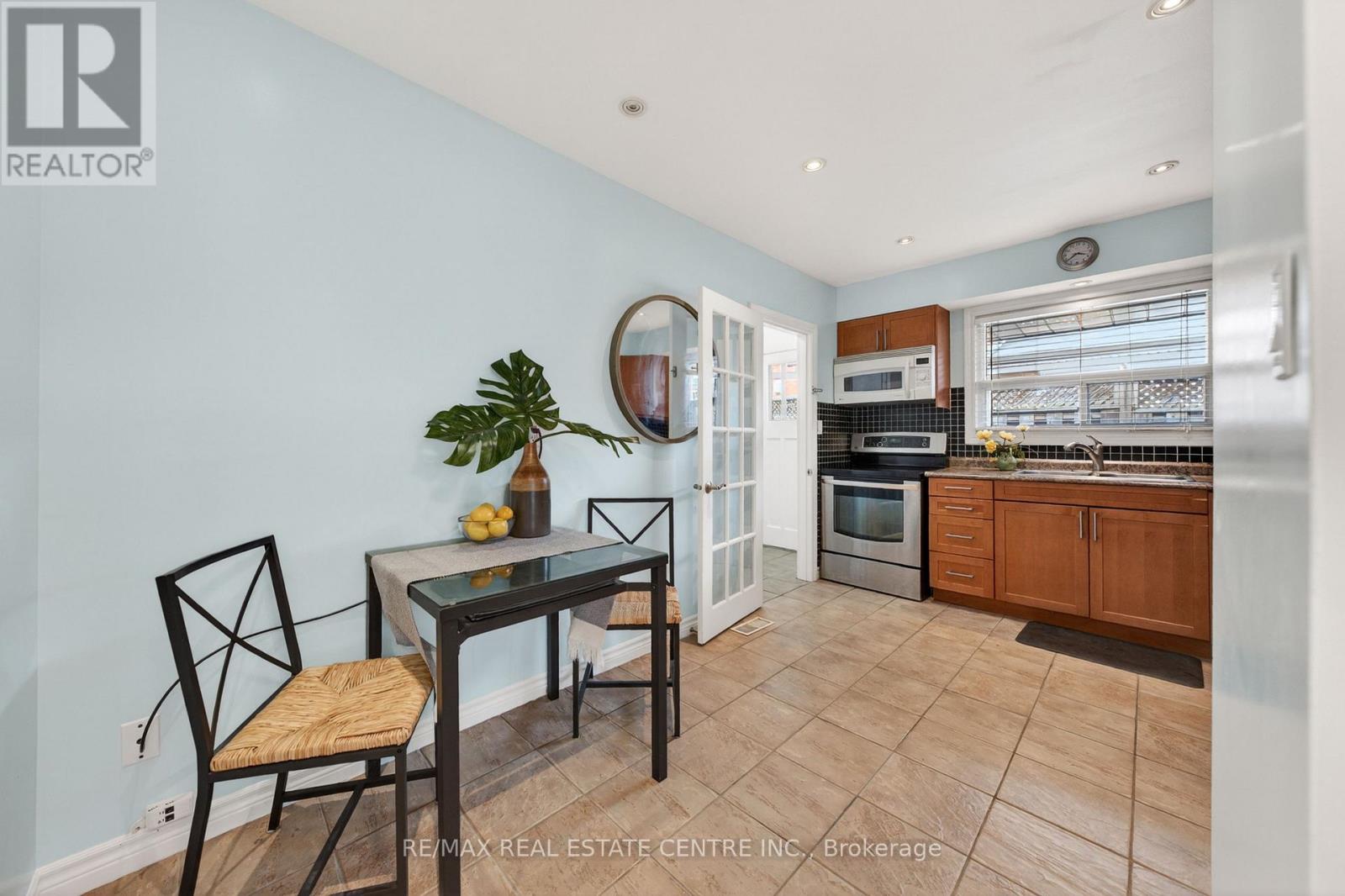1177 Westerdam Road, Mississauga, Ontario  L4Y 2H3 - Photo 8 - W13112472