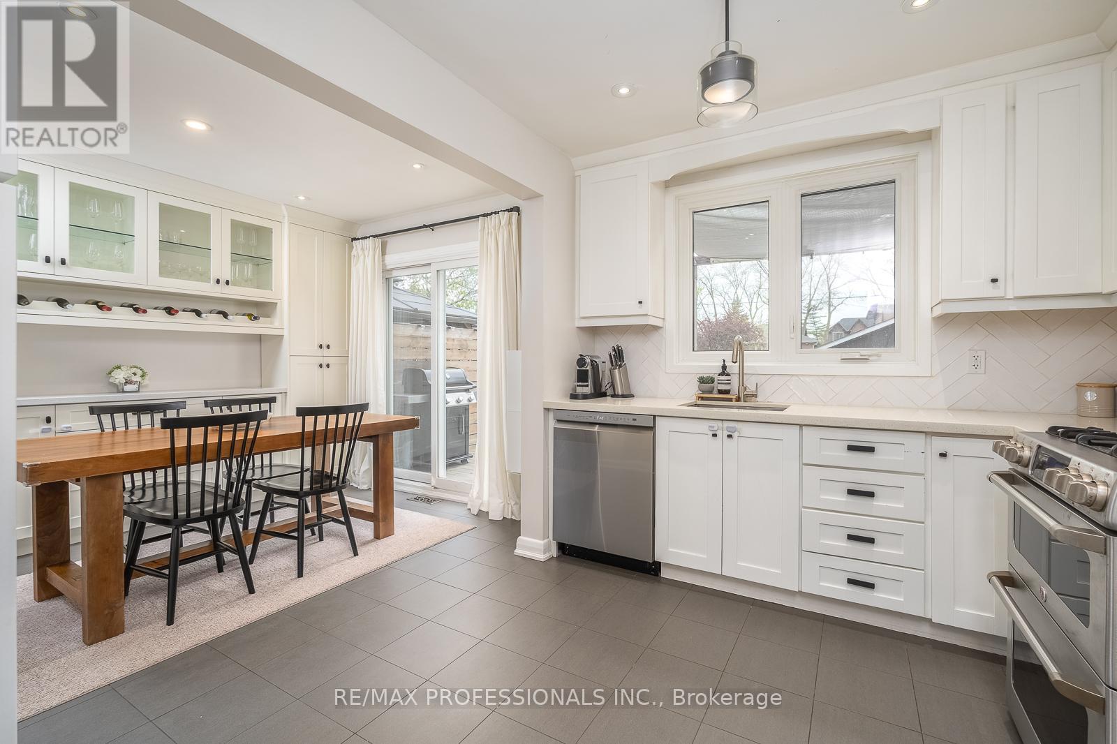 4 Edilou Drive, Toronto, Ontario  M8W 4B2 - Photo 11 - W13112516