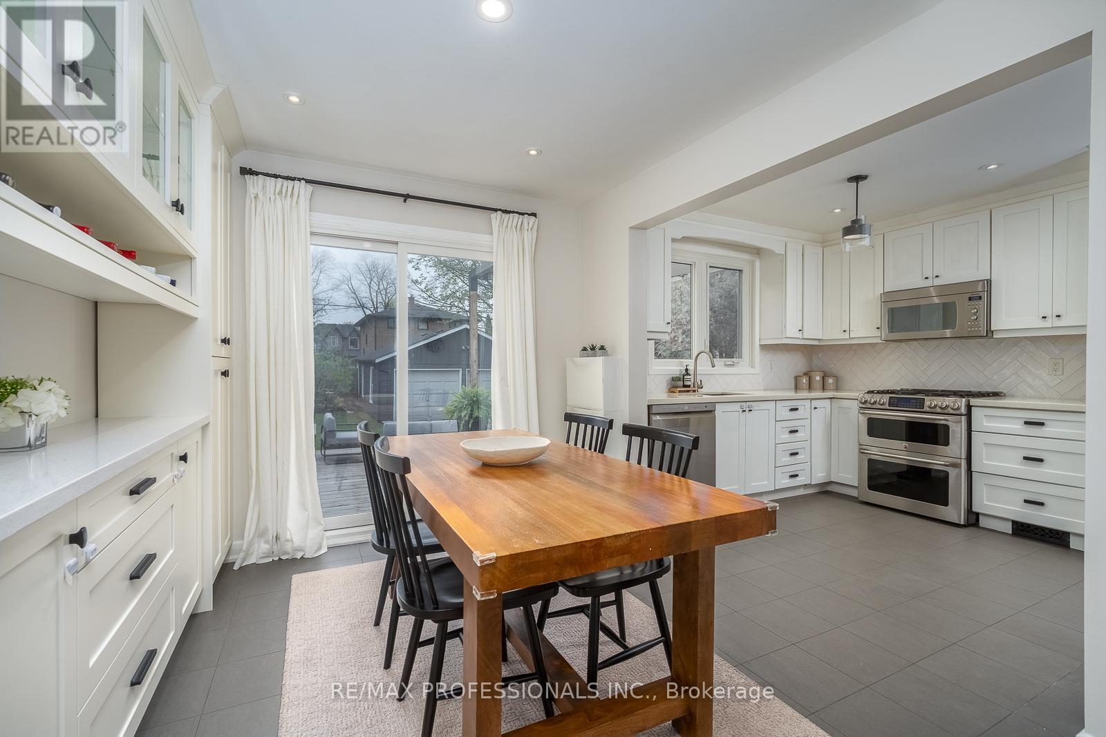 4 Edilou Drive, Toronto, Ontario  M8W 4B2 - Photo 16 - W13112516