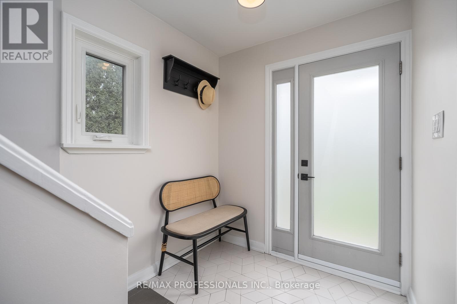 4 Edilou Drive, Toronto, Ontario  M8W 4B2 - Photo 2 - W13112516