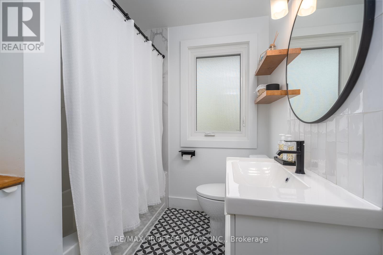 4 Edilou Drive, Toronto, Ontario  M8W 4B2 - Photo 22 - W13112516