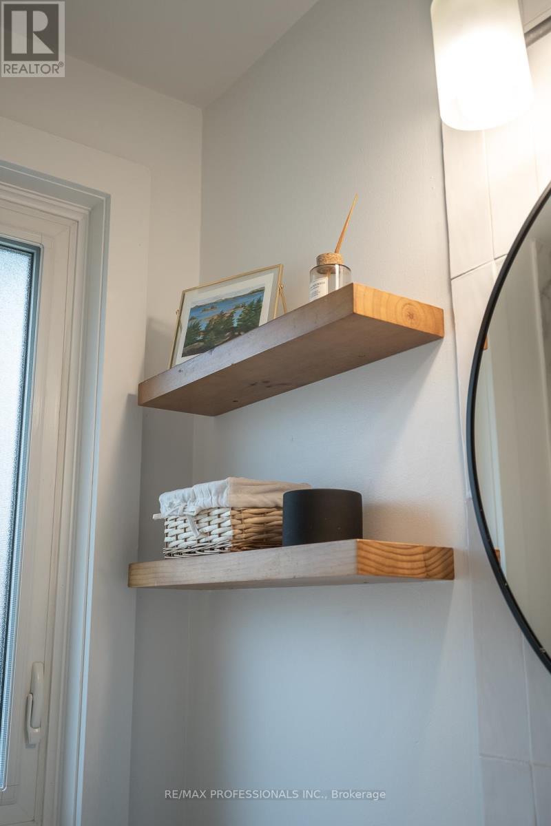4 Edilou Drive, Toronto, Ontario  M8W 4B2 - Photo 23 - W13112516