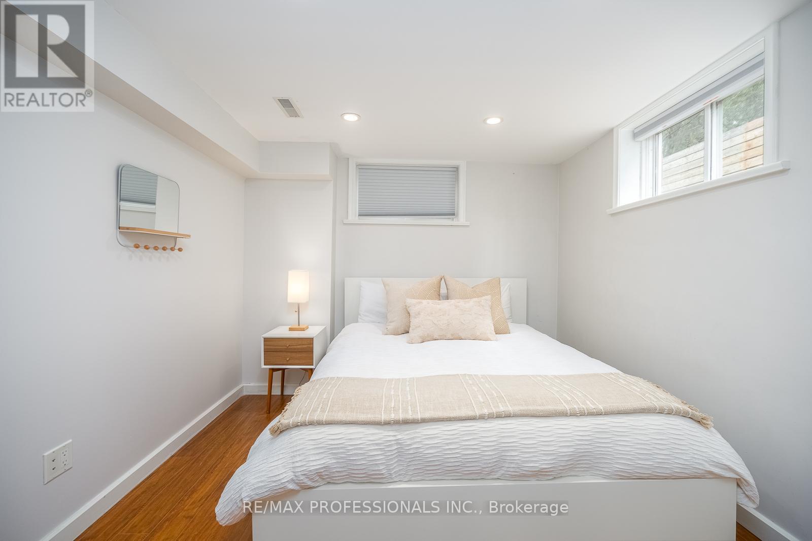 4 Edilou Drive, Toronto, Ontario  M8W 4B2 - Photo 34 - W13112516