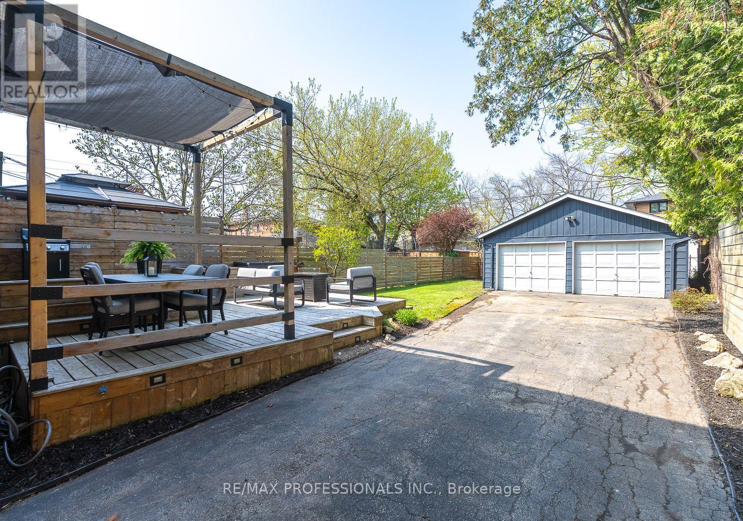 4 Edilou Drive, Toronto, Ontario  M8W 4B2 - Photo 40 - W13112516