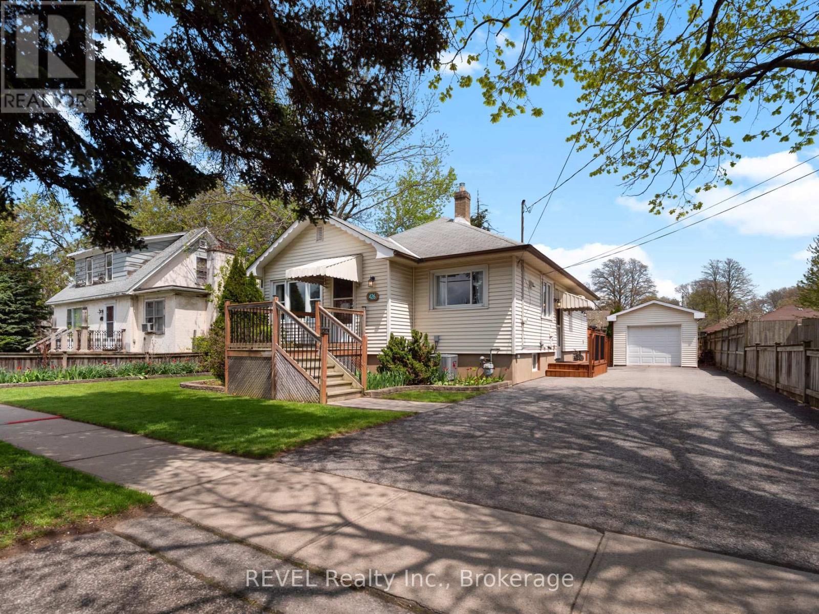 426 GENEVA STREET, St. Catharines, Ontario