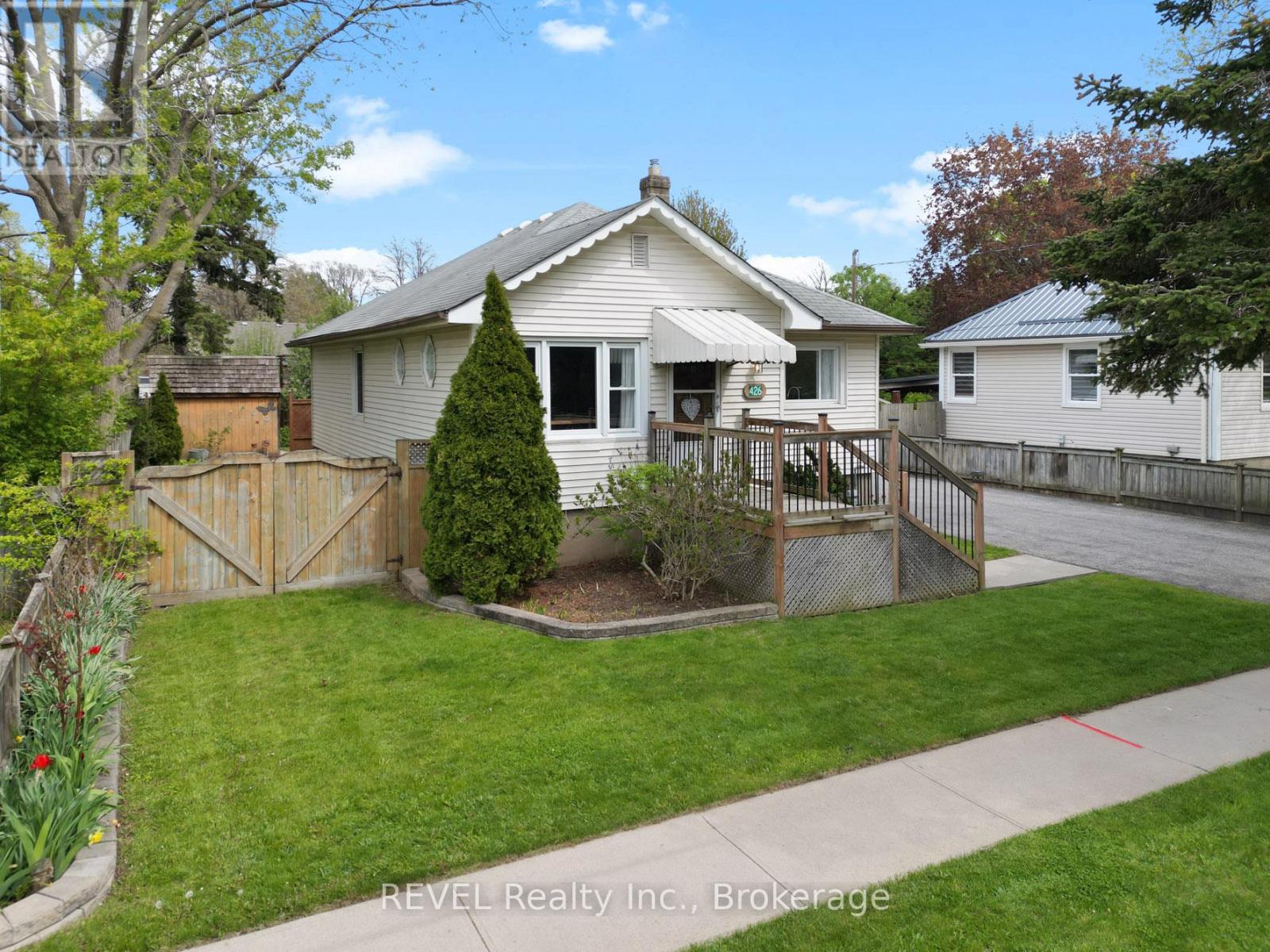 426 Geneva Street, St. Catharines, Ontario  L2N 2H1 - Photo 2 - X13112694