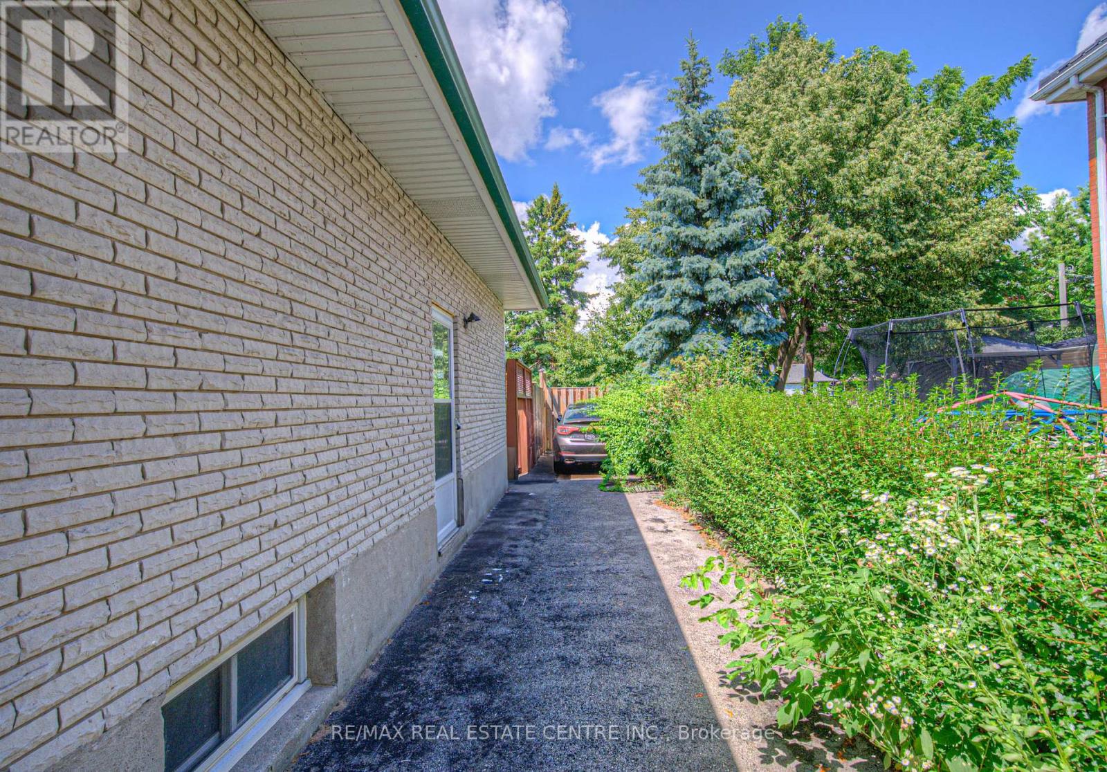 523 Dunbar Road, Cambridge, Ontario  N3H 2T3 - Photo 3 - X13112350