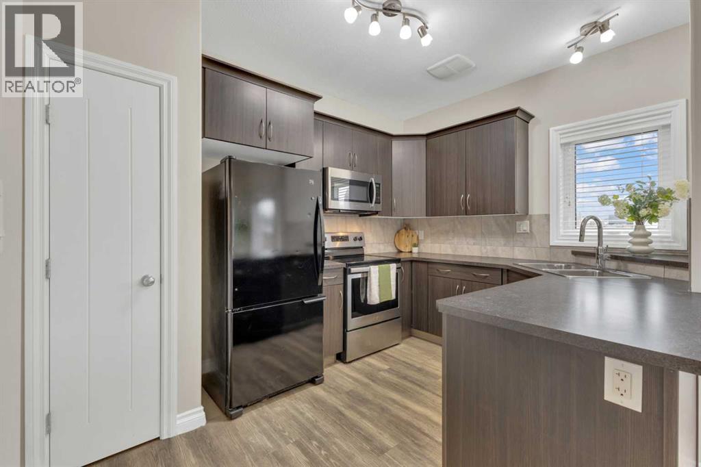 9 Ross Close, Sylvan Lake, Alberta  T4S 0C8 - Photo 6 - A2300548