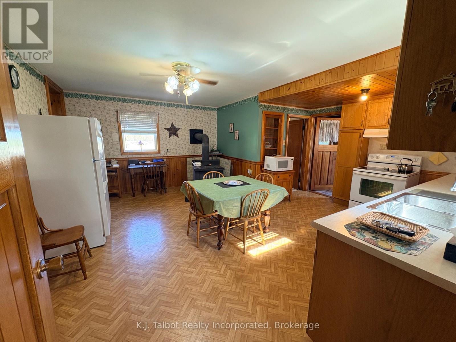 32 Albert Street, Ashfield-Colborne-Wawanosh, Ontario  N0M 1R0 - Photo 10 - X13112572