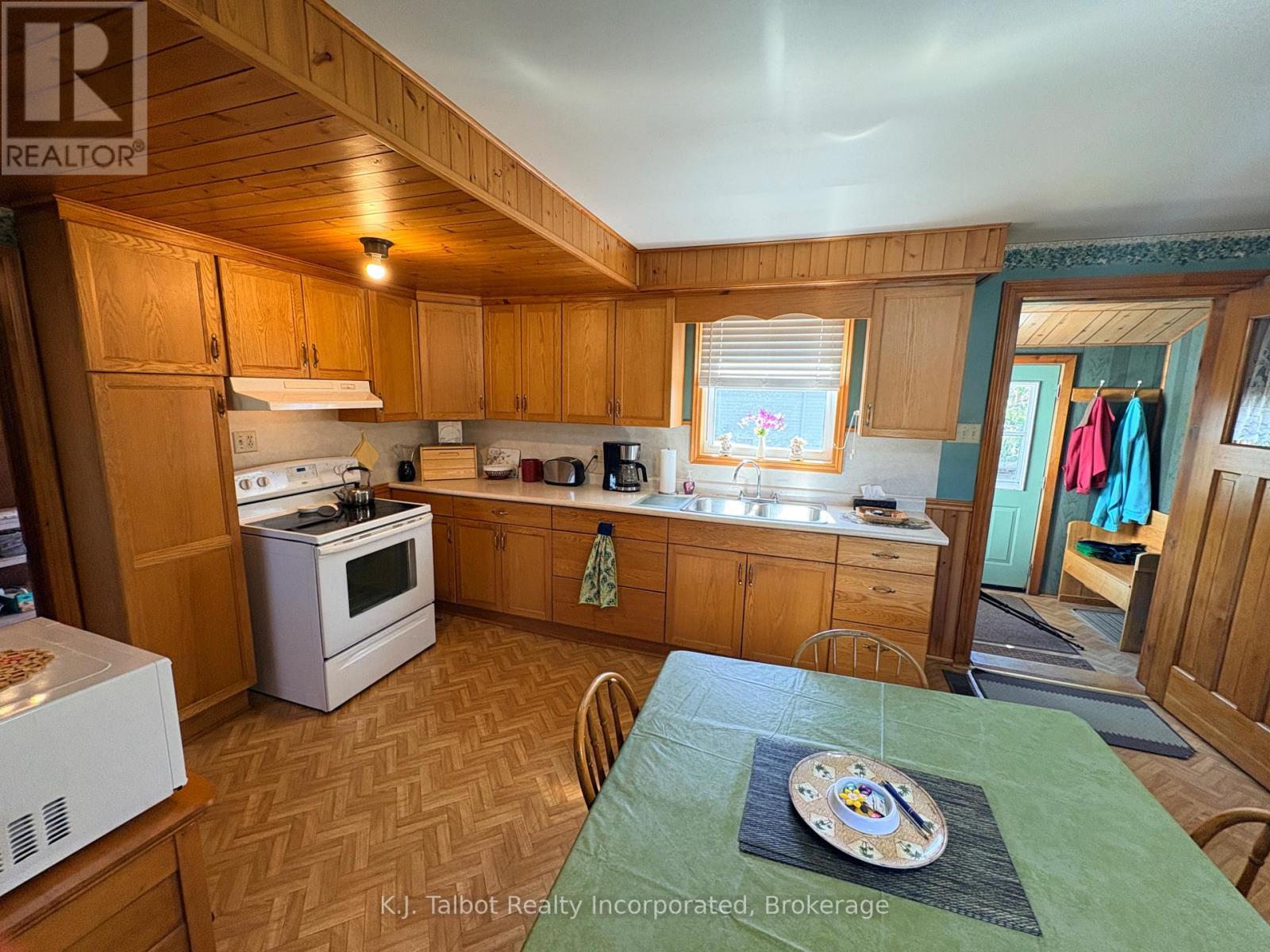 32 Albert Street, Ashfield-Colborne-Wawanosh, Ontario  N0M 1R0 - Photo 11 - X13112572