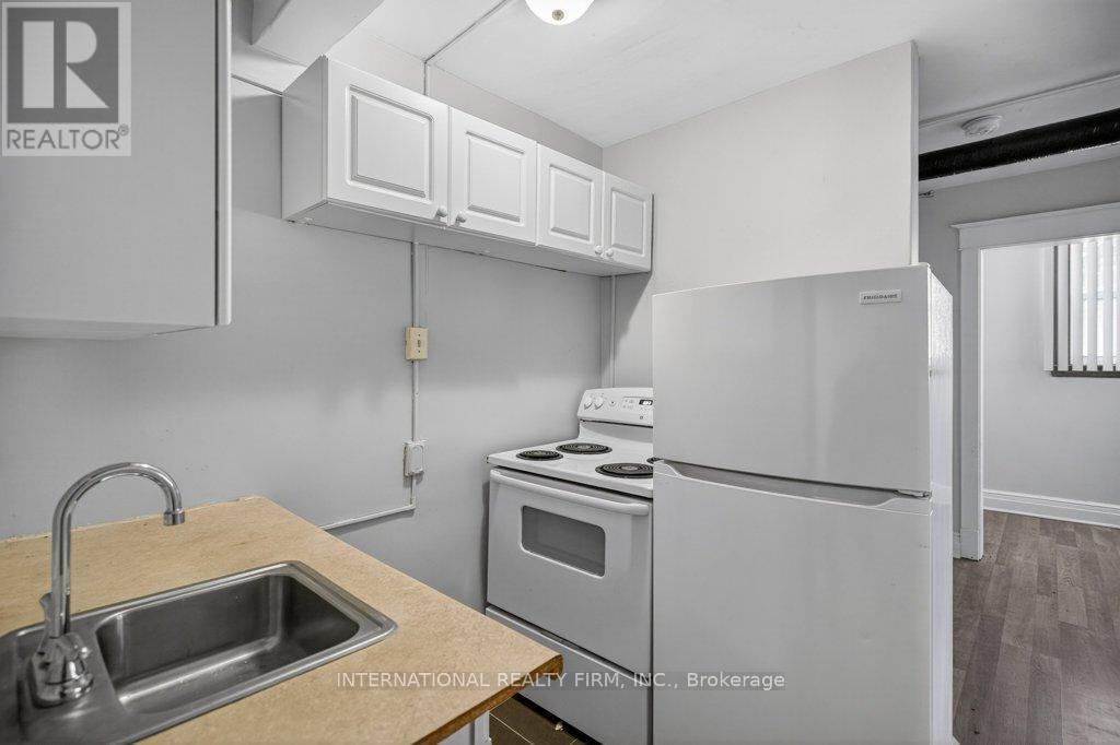 2 - 109 Balsam Avenue S, Hamilton, Ontario  L8M 3B2 - Photo 11 - X12843882