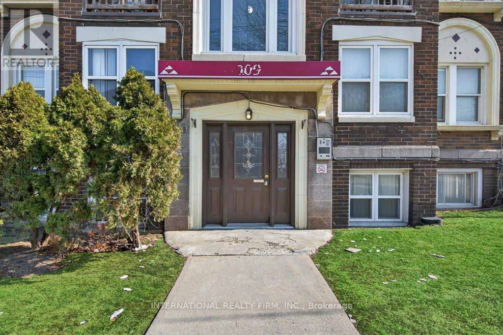 2 - 109 Balsam Avenue S, Hamilton, Ontario  L8M 3B2 - Photo 3 - X12843882