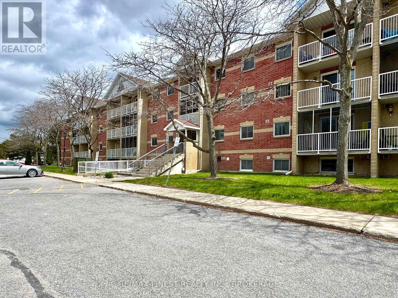 311 - 316 Kingsdale Avenue, Kingston, Ontario  K7M 8S2 - Photo 2 - X12833876