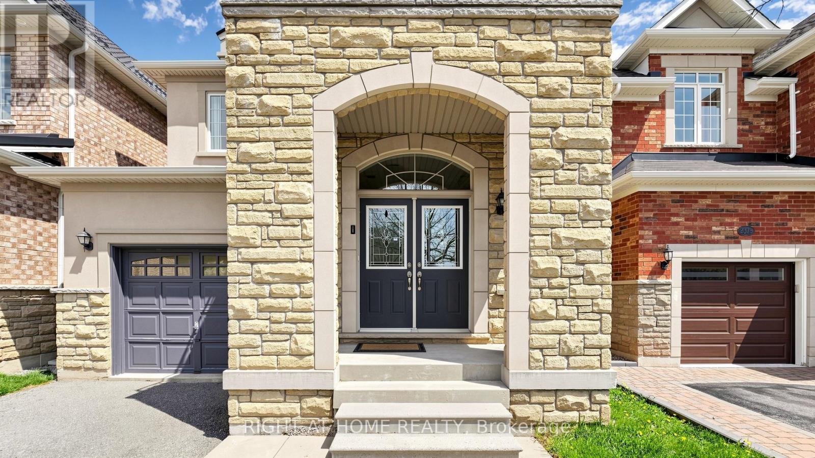 2379 QUETICO CRESCENT, Oakville, Ontario