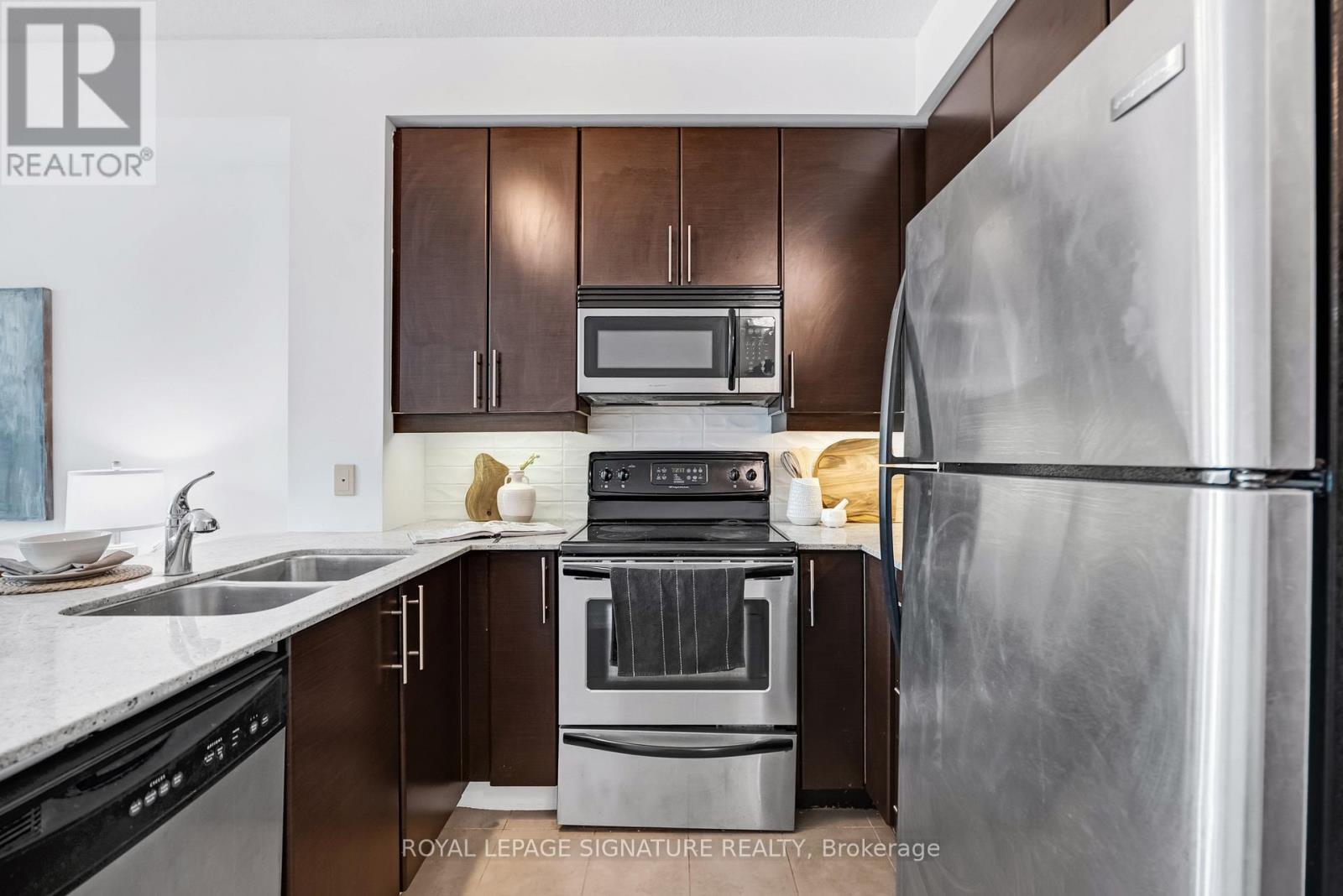 1801 - 18 Harbour Street, Toronto, Ontario  M5J 2Z6 - Photo 11 - C13112582