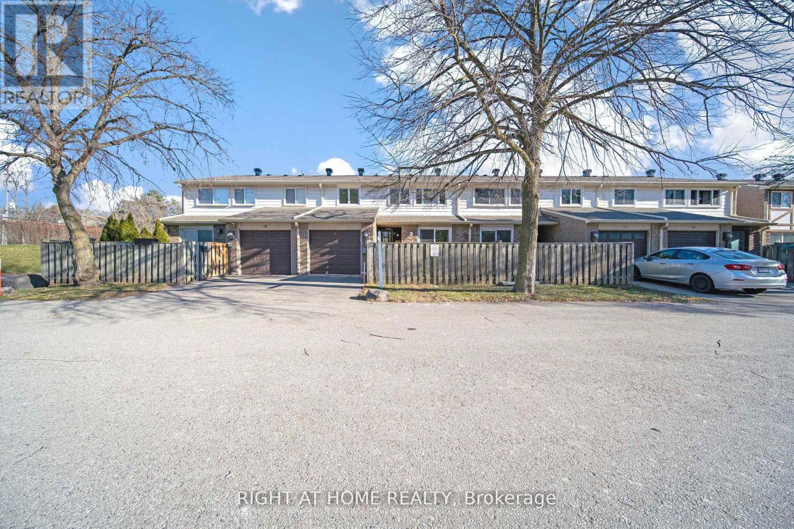 12 LACE FERNWAY WAY W, Toronto, Ontario