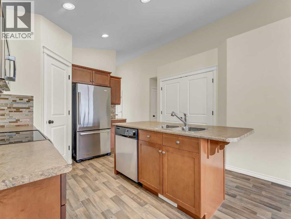 74 Chartwell Place Se, Medicine Hat, Alberta  T1B 0E4 - Photo 9 - A2305576