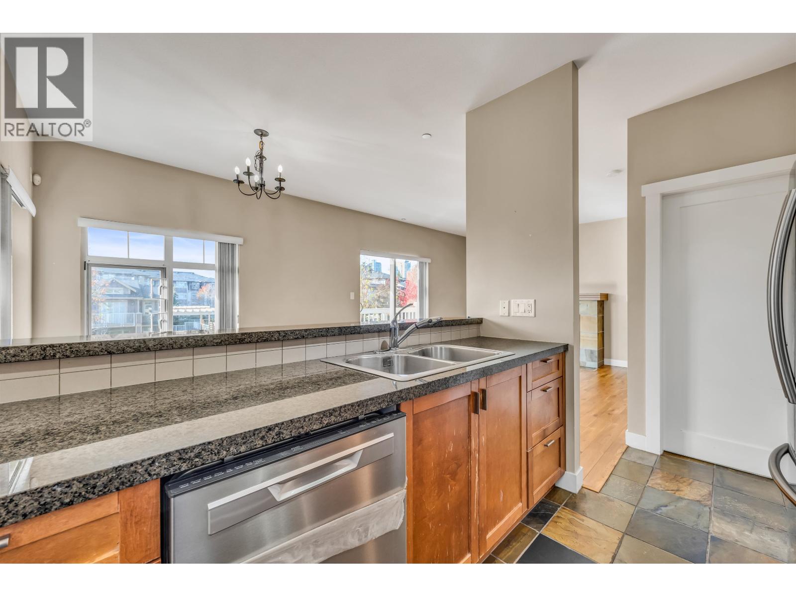 157 7388 Macpherson Avenue, Burnaby, British Columbia  V5J 0A1 - Photo 9 - R3113968